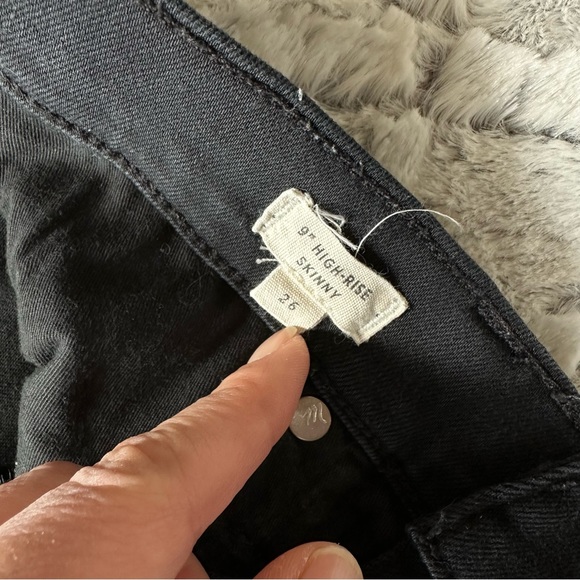 Madewell 9" Mid-Rise Skinny Jeans in Lunar Wash: TENCEL™ Denim Edition size 26 - Picture 5 of 10